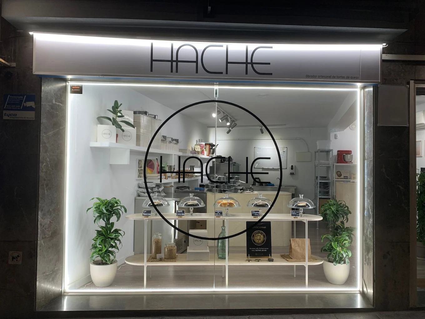 Fachada exterior Hache Obrador Castelldefels